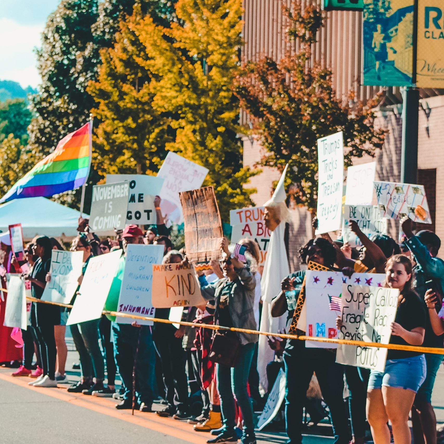 CYCLE 2 - LUTTES COMMUNES : DECOUVERTE DES COURANTS HISTORIQUES SUR LE FEMINISME ET LE MOUVEMENT LGBTQIA+